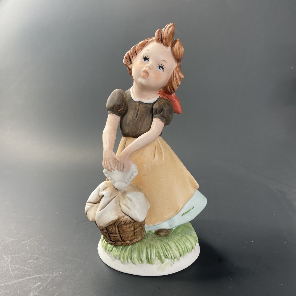Homco Laundry Girl With Laundry Basket‎ 1435AA Porcelain Ceramic Bisque